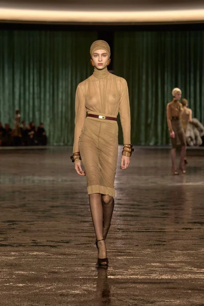 Look 30